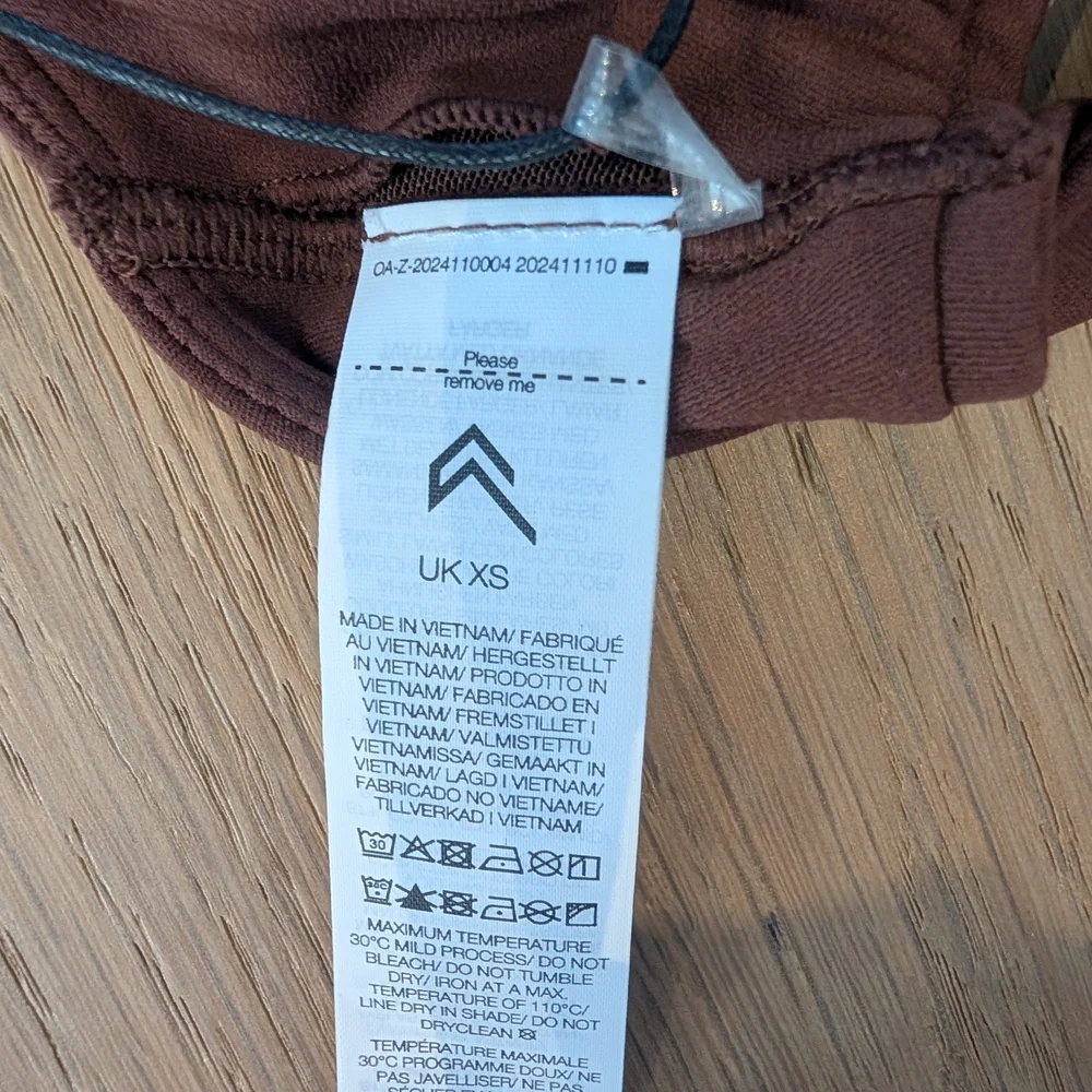 Oner Active SoftMotion Minimal Halter Neck Bralette with White Logo - Picture 5 of 6